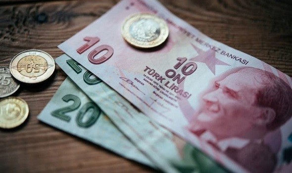الليرة التركية تتراجع قبل يوم من قرار مهم بشأن الفائدة