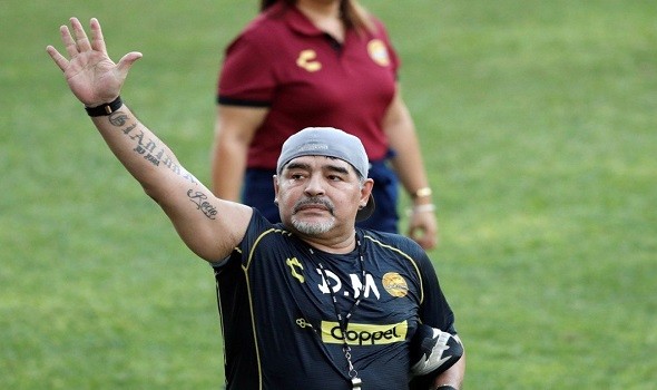 نقل جثمان أسطورة الكرة دييغو مارادونا إلى القصر الرئاسي في الأرجنتين