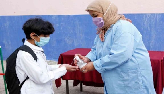 المغرب يسجل انخفاضاً بإصابات كورونا الجديدة.. ويرصد 877 حالة جديدة في 24 ساعة