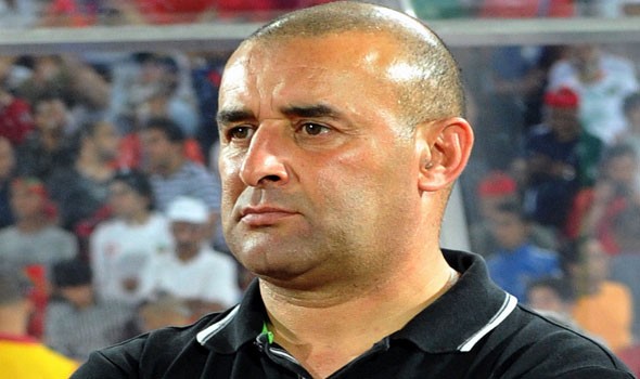 عبد الحق بنشيخة يطالب لاعبي الدفاع بتأكيد الانتصارات