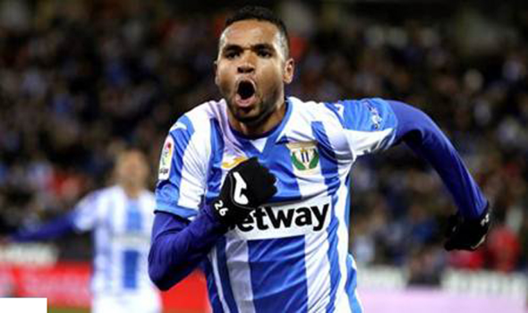 وكالة الأنباء الإسبانية تصف يوسف النصيري بالمهاجم المقاتل