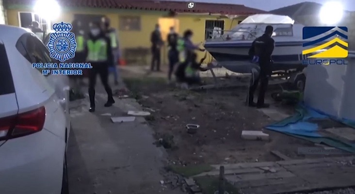 الشرطة الإسبانية تعلن توقيف 20 شخصاً يهربون مهاجرين من المغرب إلى إسبانيا