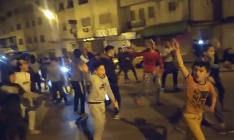 اعتقال 10 شباب ومراهقين حاولوا إقامة صلاة التراويح بالشارع العام في طنجة شمال المغرب