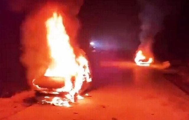 شاهد فيديو..مستوطنون يحرقون 3 سيارات للفلسطينيين في قرية بيت اكسا ضواحي القدس