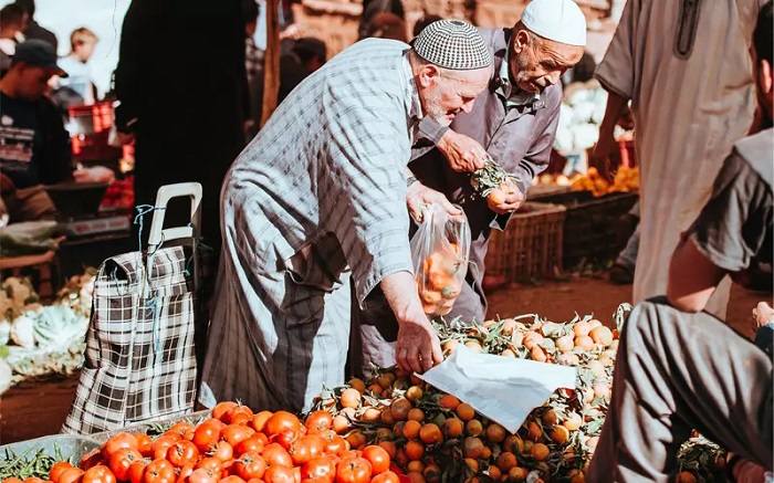 ارتفاع أسعار المواد الغذائية والمحروقات في المغرب يرهق جيوب المواطنين