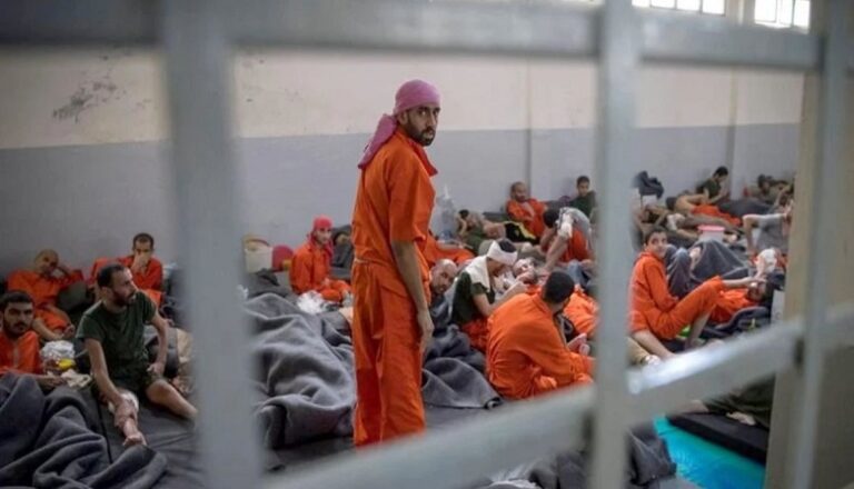 زعيم المعارضة يصف التخلي عن ألف امرأة وطفل مغاربة “عالقين في بؤر التوتّر” في سوريا والعراق بـ”وصمة…