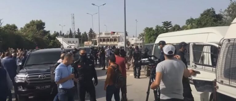 تونس..إقتحام مكتب الجزيرة بالعاصمة وطرد جميع موظفيه