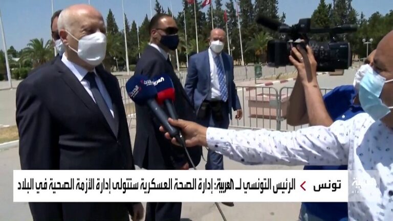 الرئيس التونسي قيس يتهم اشخاص نافذون وراء “عملية مدبرة ” لنشر عدوى كورونا في البلاد