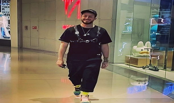 الفنان المغربي سعد لمجرد يروج لعمل جديد لوالده