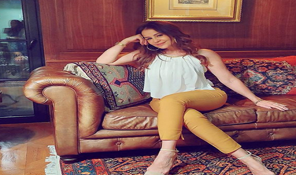 الفنانة كارول سماحة تطلق النسخة الفرنسية من Bon Voyage