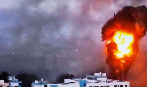 غارات إسرائيلية تستهدف أرضا زراعية في بلدة بيت لاهيا شمالي قطاع غزة