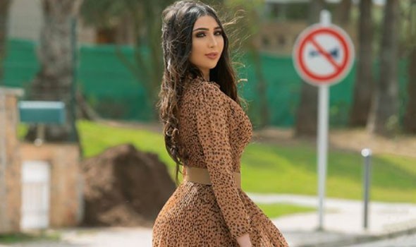 الأخوات دنيا بطمة وابتسام بطمة يثرن الجدل بملابس البحر