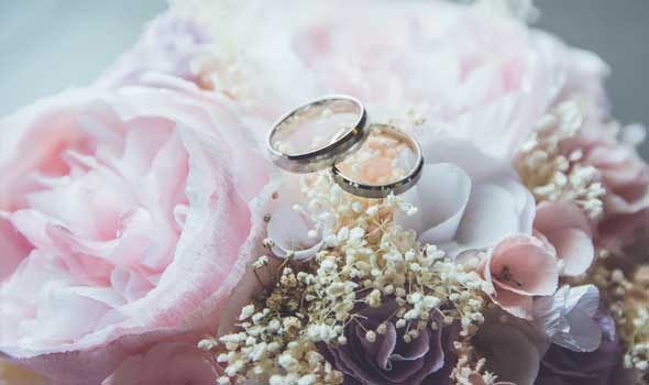 الفنانة المغربية فرح الفاسي تضع حداً لشائعات حول طلاقها