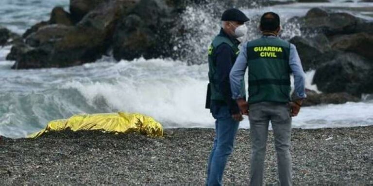 شاب مغربي يلقى حتفه غرقاً أثناء محاولته السباحة إلى سبتة المحتلة شمال المغرب