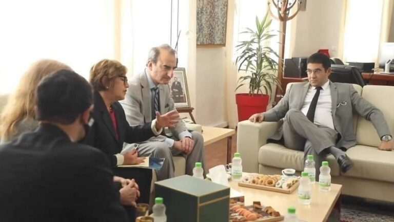 استقبال وزير الشباب والثقافة بنسعيد اللجنة اليهودية الأمريكية ورفع “رجليه على الأخرى” يثير موجة…