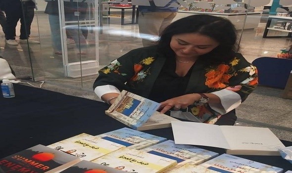 الأديبة السورية شهلا العجيلي توقّع كتابها صيف مع العدو في مكة مول