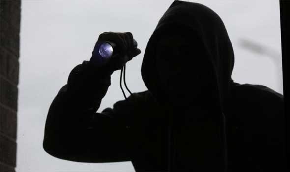 الشرطة المغربية تقبض علي مختل في آسفي يقتل والده ويشوه وجهه