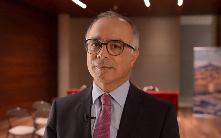 “وزارة التربية الوطنية” تنفي منع التلاميذ من الدخول إلى المؤسسات التعليماتية بدون الحصول على “جواز…