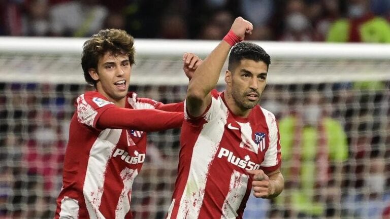 سواريز يقود أتلتيكو مدريد للفوز على برشلونة وزيادة معاناته