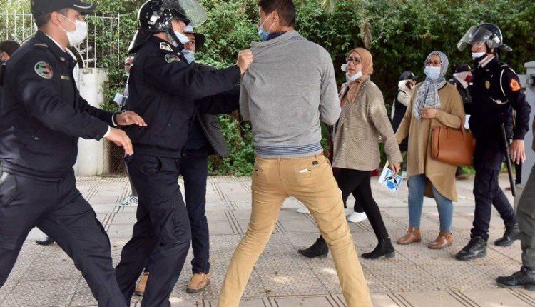 احتجاجات في المغرب رفضا للتلقيح الإجباري واعتقالات في صفوف محتجين ضد