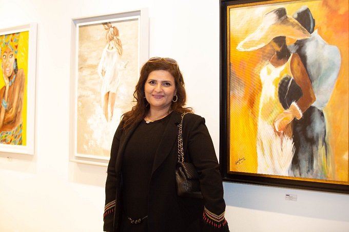 التشكيلية غزلان درار .. فنانة تعزف في لوحاتها على أوتار الأمل وحب المرأة