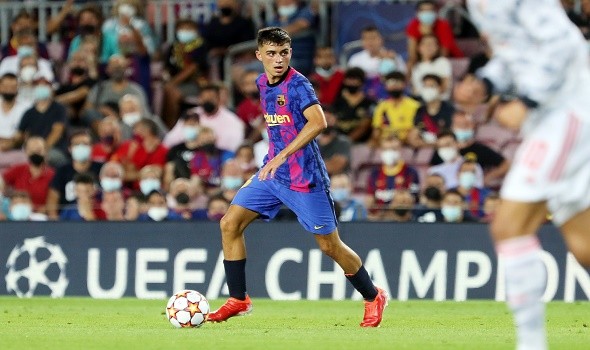بيدري نجم برشلونة يتوج بجائزة الفتى الذهبي لعام 2021