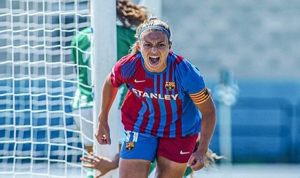 نجمة برشلونة أليكسيا بوتياس تحصد الكرة الذهبية لأفضل لاعبة في العالم لعام 2021