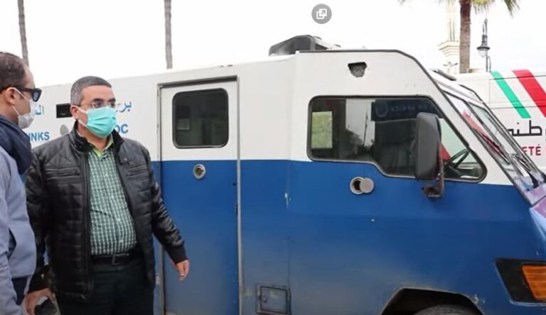 هجوم هوليودي مسلح على سيارة نقل الأموال ويسرقان 160 مليون سنتيم