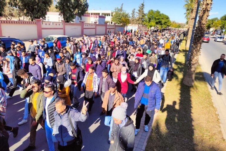 مسيرات طلابية حاشدة في عدة مدن مغربية تؤكد استمرار الاحتجاجات وما زال “بنموسى” ومعه الحكومة بأسرها…