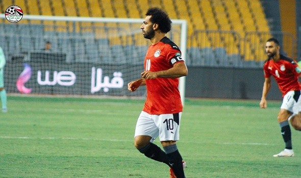 محمد صلاح يفوز بجائزة القدم الذهبية 2021