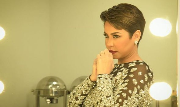 الفنانة المصرية شيرين تحلق شعرها بالكامل بعد طلاقها