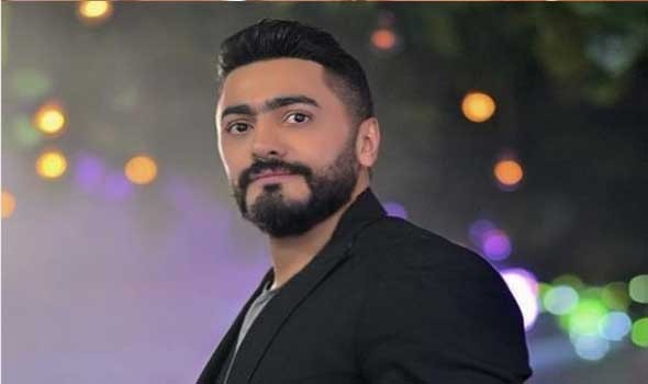 ابنة تامر حسني تفاجئ والدها فوق خشبة المسرح