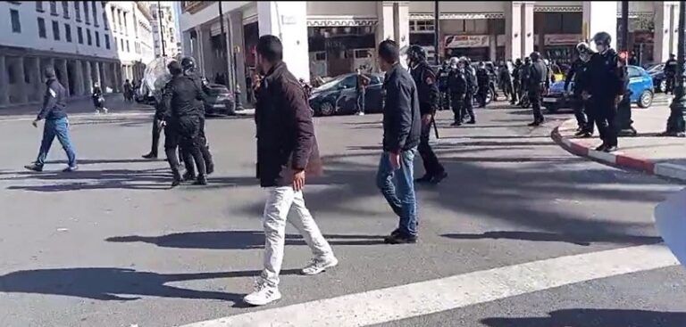 مسيرة إحتجاجية لحملة الشهادات للمطالبة بالتعيين فض مسيرة احتجاجية للأساتذة حاملي الشهادات العليا