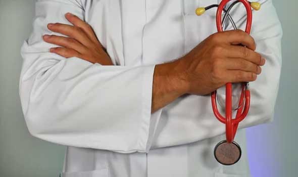 محاكمة طبيب سوري في ألمانيا بتهمة تعذيب مواطنين في بلده