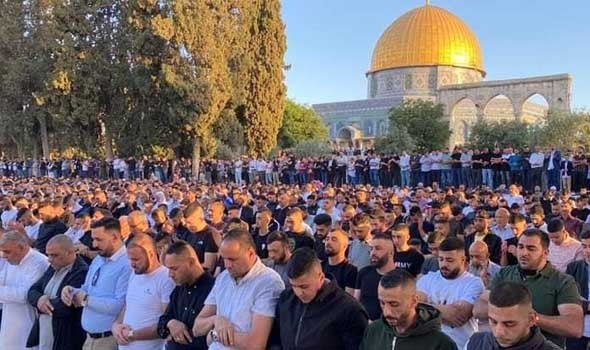 مُسْتوْطنون يقْتحمون المسْجد الأقْصى ويؤدُّون صلوات تلْموديَّة فِي باحاته