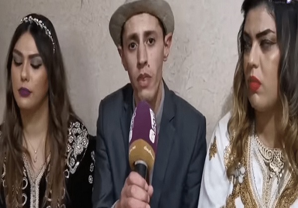 شاهد ..شاب مغربي يعقد خطبته على اثنتين.. والفتاتان توافقان ومغرد “يا معلم منك نتعلم” هذا هو المعلم…