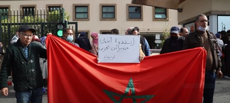 وقفة احتجاجية لعائلات الطلبة المغاربة بأوكرانيا أمام وزارة الخارجية بالرباط .. هل ستتخلى عنهم…