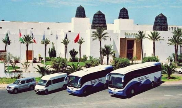 مغربي أصم يحصُل على رخصة سياقة الحافلات ويشتغل سائقا للنقل المدرسي في أكادير