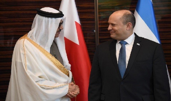 بعد ١٧شهراً من تطبيع العلاقات بين البلدين. رئيس الوزراء الاسرائيلي في المنامة يلتقي الملك حمد بن عيسى