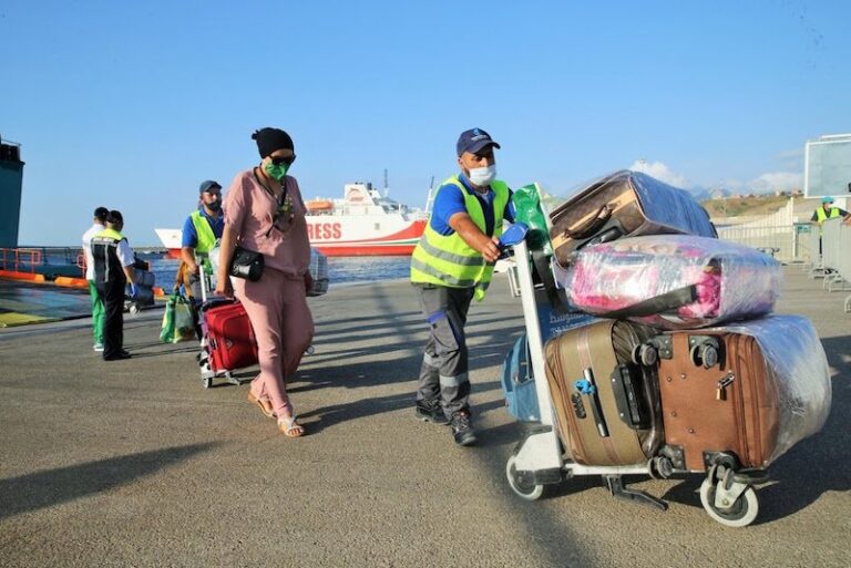 فرنسا تستقبل القادمين من المغرب دون اختبار PCR