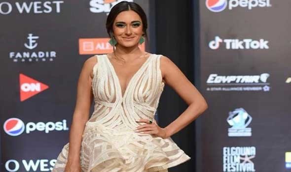 أمينة خليل تؤكد أنها تعيش حالة حب دائم ولاتخشى المقارنة مع فنانات جيلها