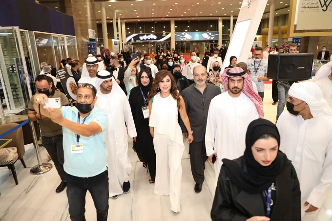 نجوى كرم تتألق خلال افتتاح معرض الشرق الاوسط للساعات والمجوهرات في الامارات