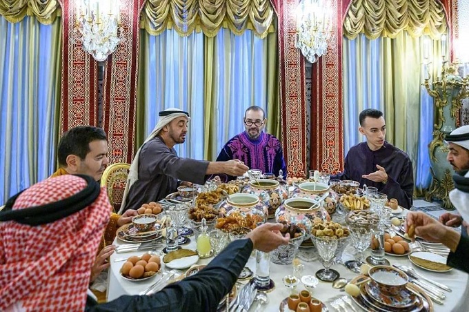 الملك المفدى يقيم مأدبة افطار على شرف ولي عهد أبوظبي