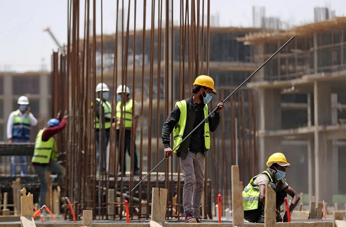 فدرالية المنعشين العقاريين تدق ناقوس الخطر بشأن الاحتكار وفوضى بالأسواق.. هل يدفع العمال ثمن تراجع…