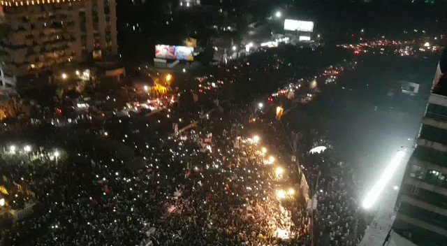 حشود غير مسبوقة تكتسح شوارع باكستان دعما لـ عمران خان