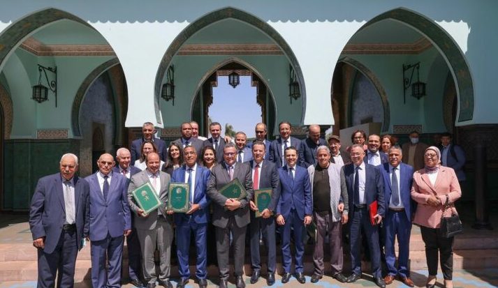 حكومة أخنوش تلتزم برفع أجور العمال والموظفين والتعويضات العائلية “من 36 درهما إِلَى 100 درهم…