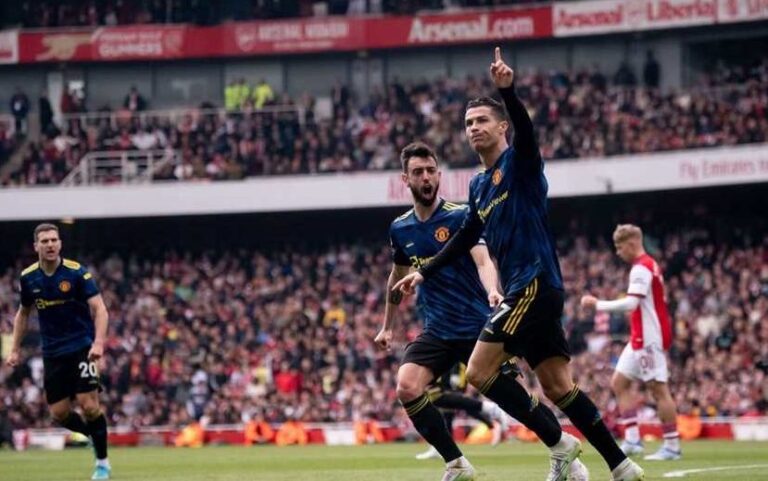 ارسنال يفوز على مانشستر يونايتد بثلاثية وسيتي يعزز الصدارة
