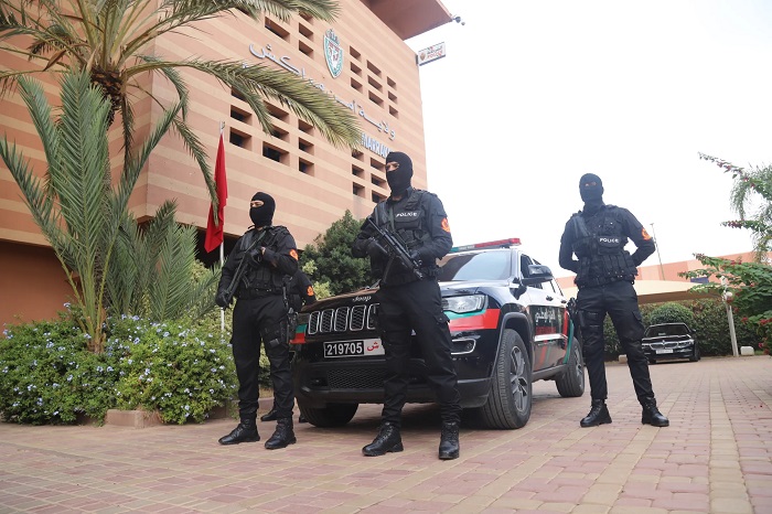 عملية سطو جديدة تستهدف وكالة بنكية وتهديد بحزام ناسف بالدار البيضاء والشرطة و DST تحدّد مكان السارق...
