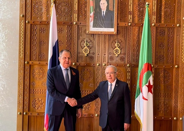 وزير الخارجية الروسي يصل الجزائر في زيارة غير معلنة في ظل الأزمة الأوكرانية والبحث الأوروبي عن بدائل…