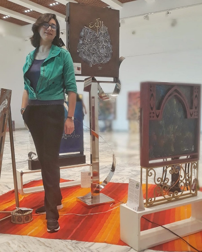 الفنانة ومهندسة الديكور عائشة القباج تشارك في معرض فني جماعي بالرباط